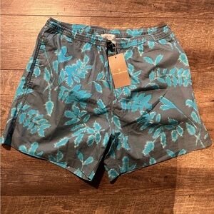 Zegna Sport Swim shorts
NWT 🏷️ !
Size:L
grey turquoise
Geometric pattern